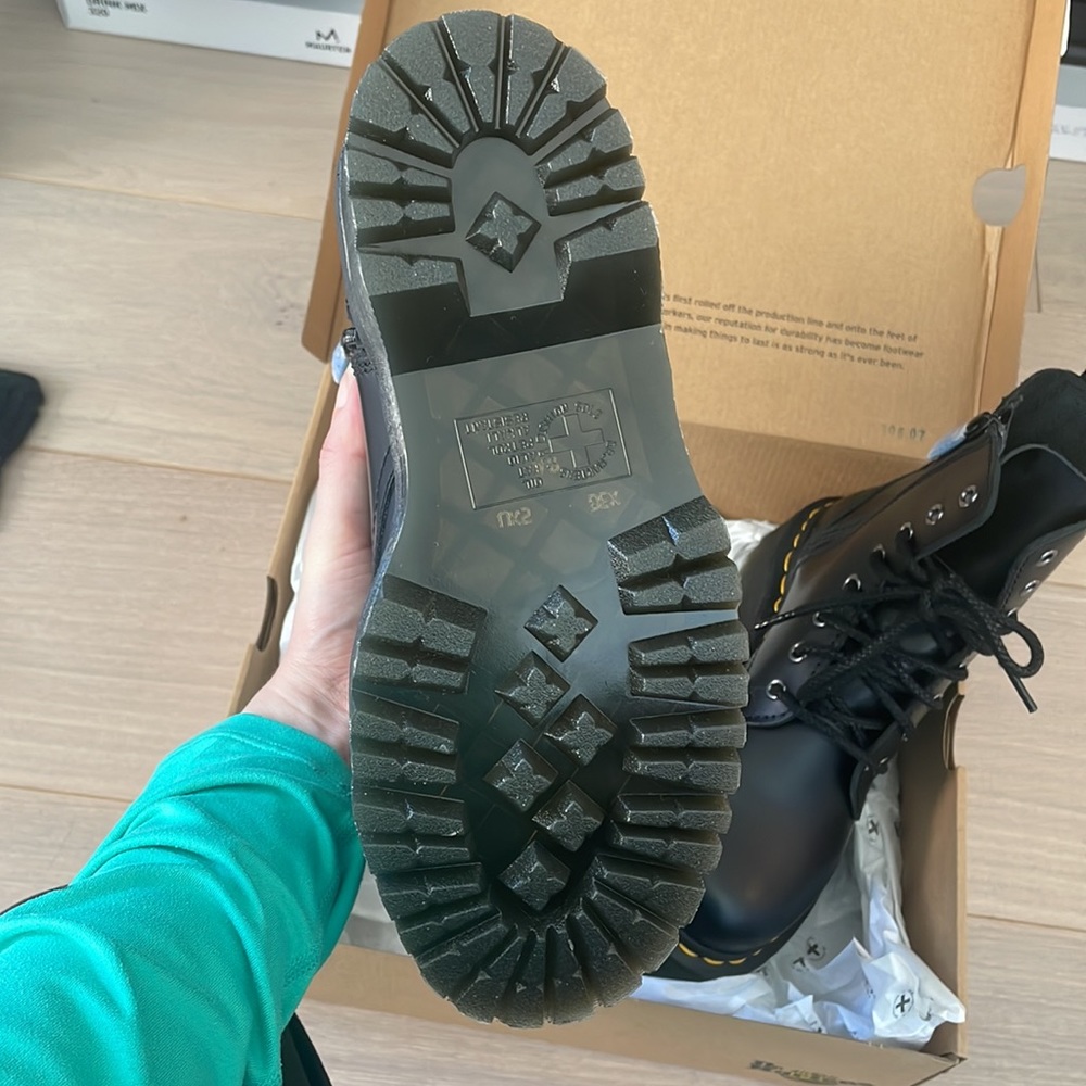 Dr. Martens Jadon boots new in box - Picture 3 of 7